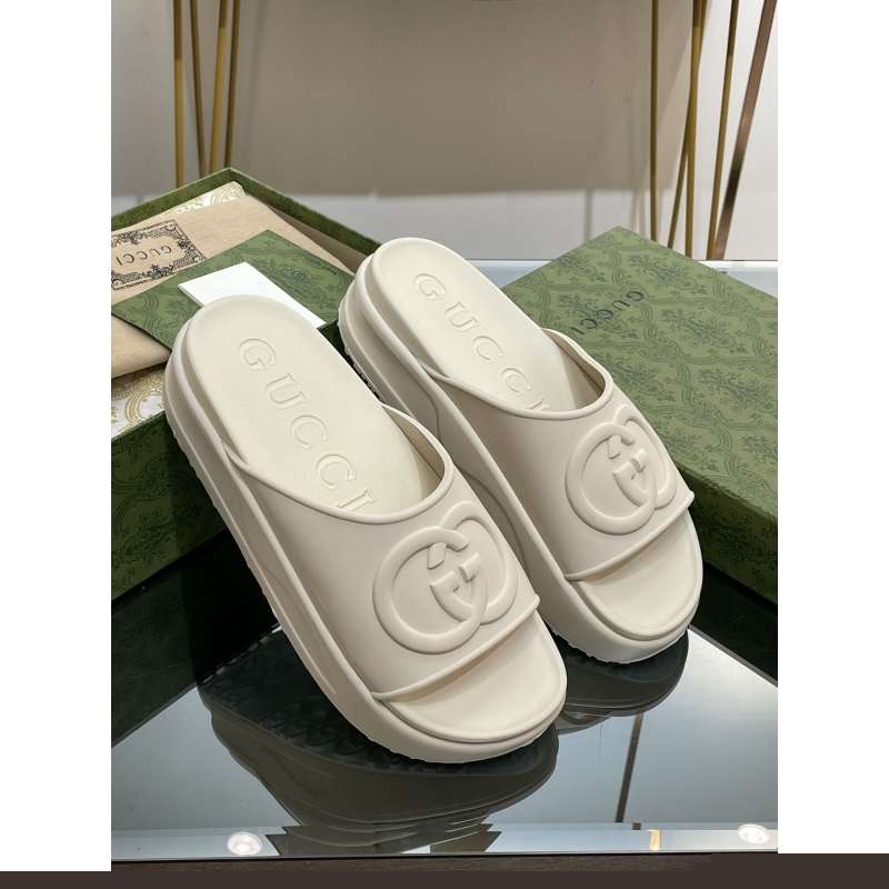G*u*i slippers